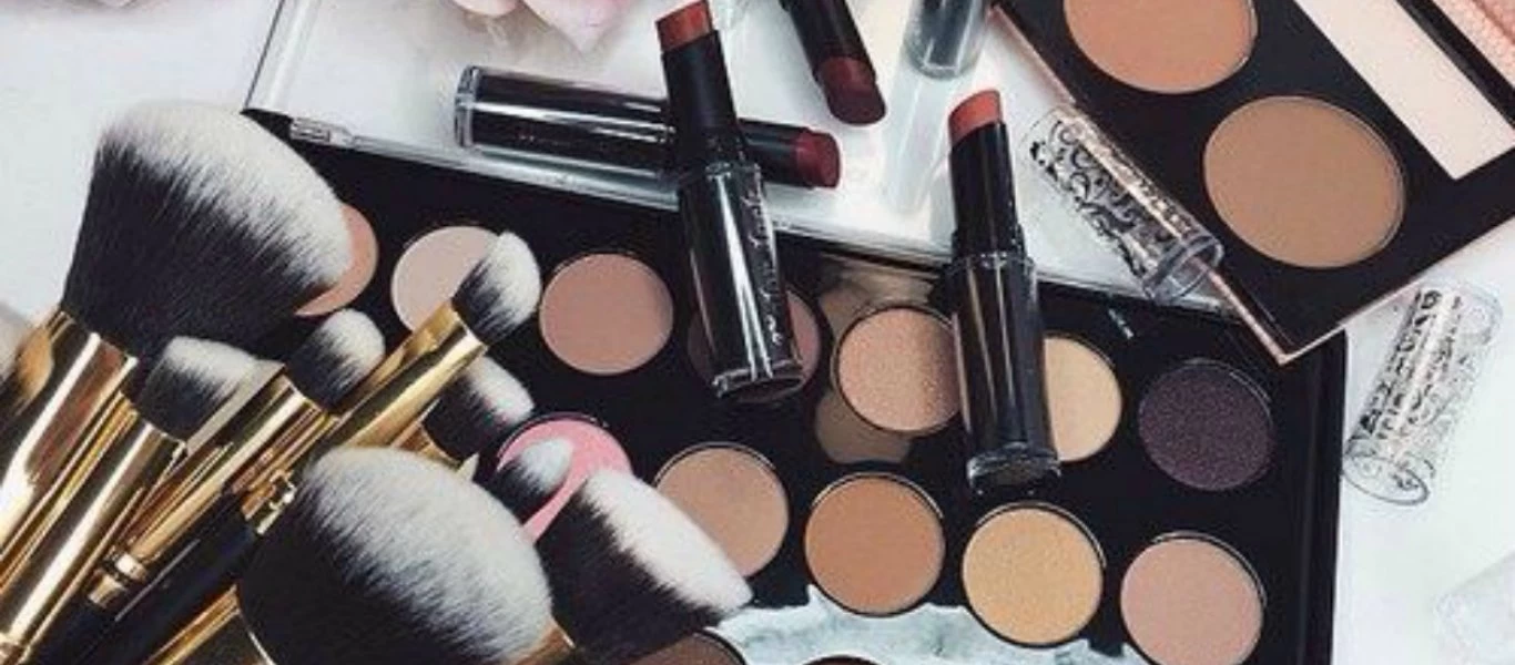 Νέα μελέτη: Ευρέως διαδεδομένα καλλυντικά μπορεί να περιέχουν χημικές ουσίες που προκαλούν έως και καρκίνο